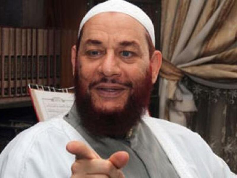 أصدر الداعية المصري أسامة القوصي  فتوى إنه "يجوز للرجل رؤية المرأة التي يرغب في الزواج منها وهي تستحم".و في حال رغب الرجل في الزواج من امرأة فيمكنه الاختباء ورؤية ما يريد منها، مشيراً إلى أنه يشترط على ذلك أن تكون نيته صادقة، ويرغب في الزواج منها.
