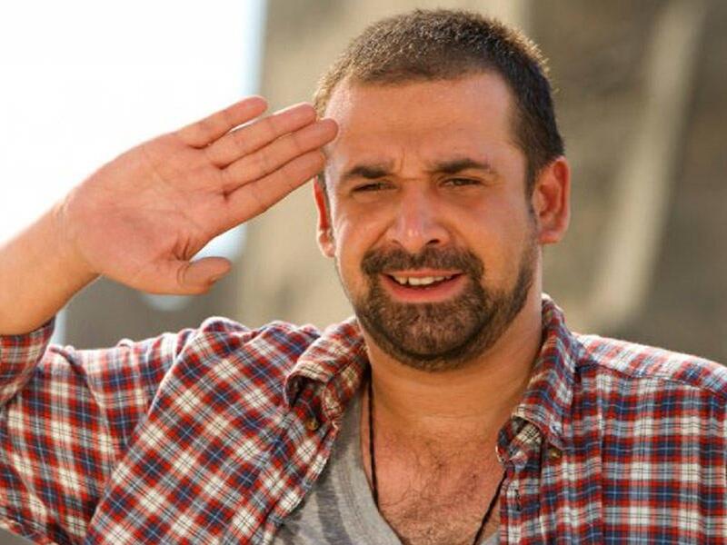 كتب كريم عبد العزيز: "أتمني أن يكون قرار فرنسا إللى هيطلع مبنى على إيمان وتصديق لما قلناه أن الإرهاب سيصل إليكم وليس ضد الشعب العربي وخلاص، لمجرد إرضاء شعوبهم".