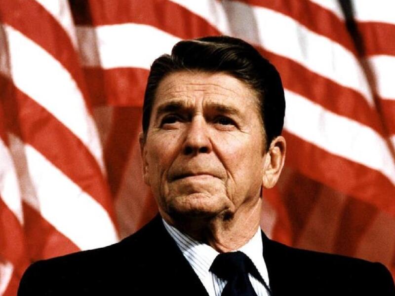 رونالد ريغان الرئيس الأربعين للولايات المتحدة الأمريكية من عام 1981 إلى 1989، كان يعمل بمجال التمثيل قبل أن يدخل المجال السياسي الذي بدأه في بداية الخمسينيات. برزت قوة الولايات المتحدة كلها في عهده حتى نهاية ولايته الثانية عام 1989.