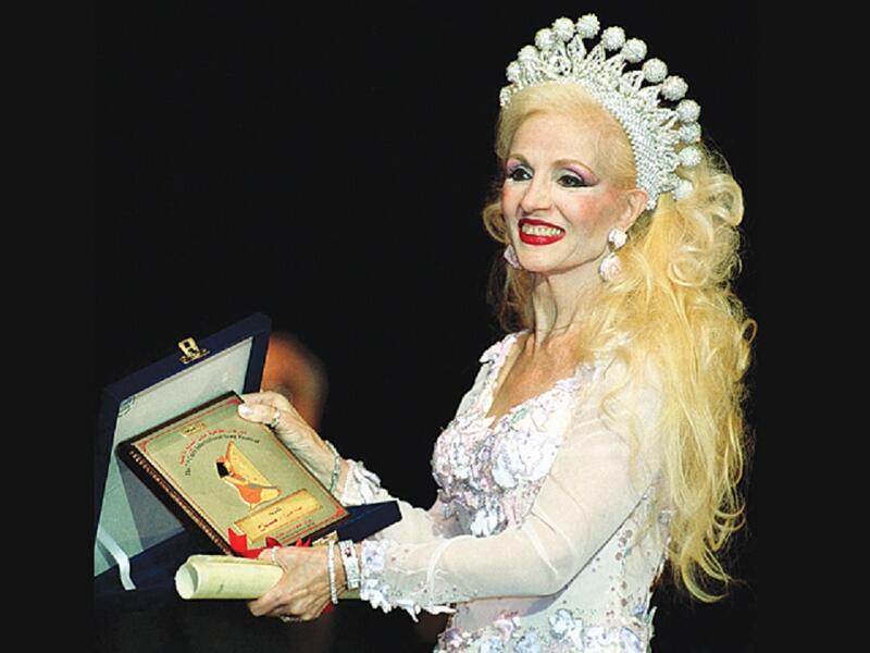 الجميلة صباح صرحت في احدى لقاءاتها التلفزيونية ان عند مماتها يتم تحويل العزاء لفرح وان تتم دفنها بزفة كانها عروس  بالطبل والمزامير واوصت ايضا بدفنها بحجرة مزينة بقبرها