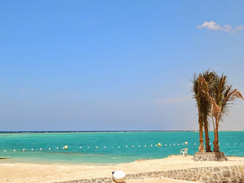 السعودية:داهمت هيئة الامر بالمعروف والنهي عن المنكر بالمملكة العربية السعودية شاطئ سردينيا بمدينة جده. وتم القبض على ٥٠ رجلاً وامرأة في حالة سكر وبملابس البحر .وأكّدت المصادر أن المنتجع يعود لأحد رجال الأعمال.