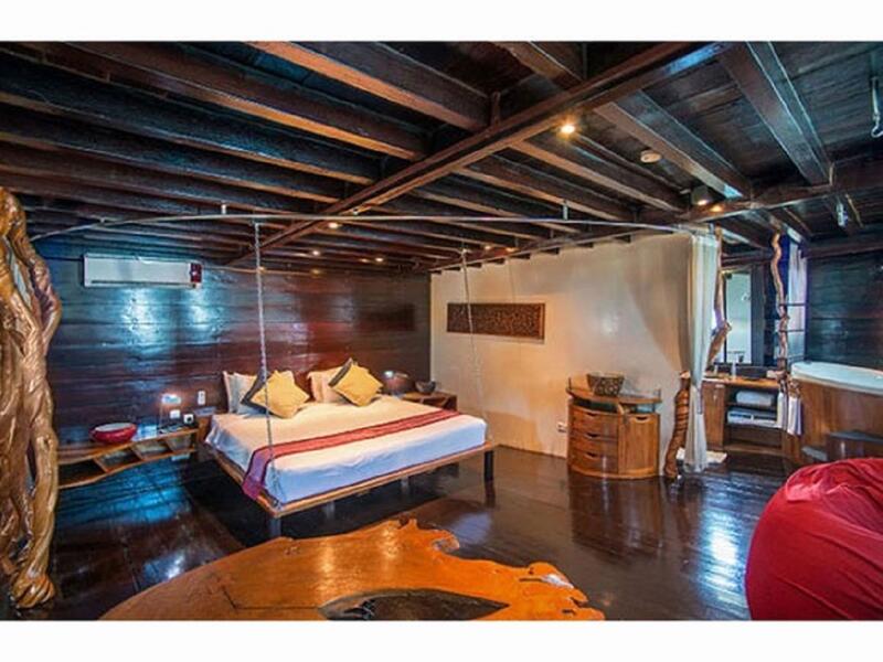 ويضم مركب "ديوي نوسانتارا" أكبر كابينة خاصة، يبلغ حجمها 500 قدم مربع في الجناح العائلي.
