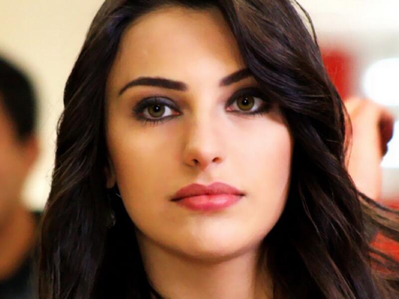 توفانا توركاي (26 عاما) شاركت الممثلة التركية الفاتنة في عدد من الأدوار، إلا أنها لم تقدم نجومية مطلقة حتى الآن.ولكنها  اشتهرت مؤخرا في مسلسل العشق الأسود الذي أدى عملها فيه لقصة حب مع نجم المسلسل أنجين أكيوريك الشهير بدور كريم في مسلسل "فاطمة".