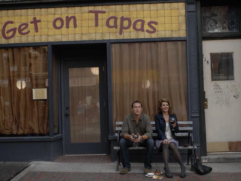 I Hate Valentine's Day
فتاة تدير محل لبيع الزهور، وتتعهد لنفسها بأن لا ترتبط برجل أكثر من 5 أيام لتحمي نفسها من إحباطات الحب، فتلتقي بشاب عفوي غريب عن المدينة يبدل فلسفتها في "الحب".