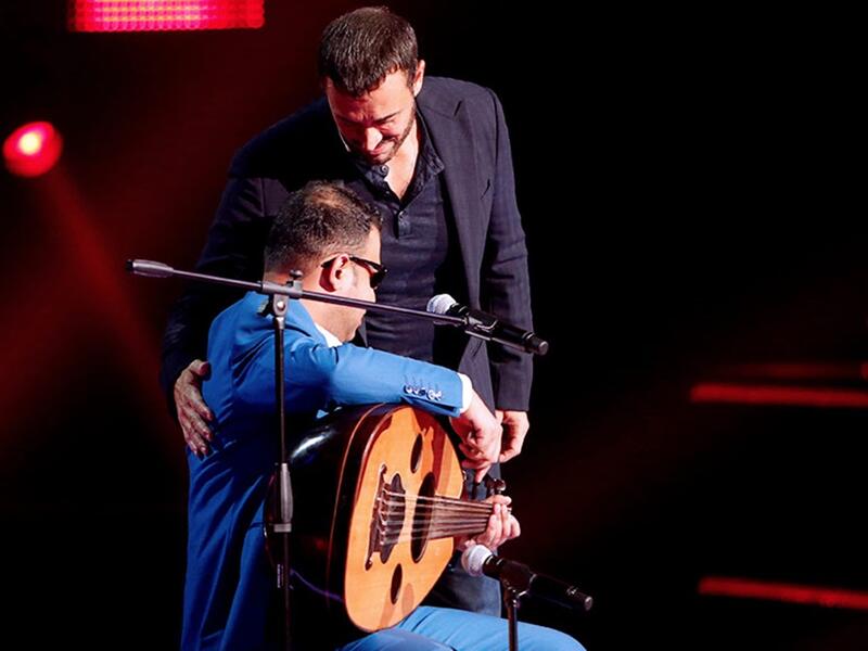 قدم المتسابق العراقي الكفيف، نزار كاظم،  أغنية "عيون القلب"، على خشبة "ذا فويس"، لكن لم يلتف له أحد من الحكام ليشعروا بالندم بعد ذلك وقد حظي المتسابق نزار بتعاطف عدد كبير من الجمهور.