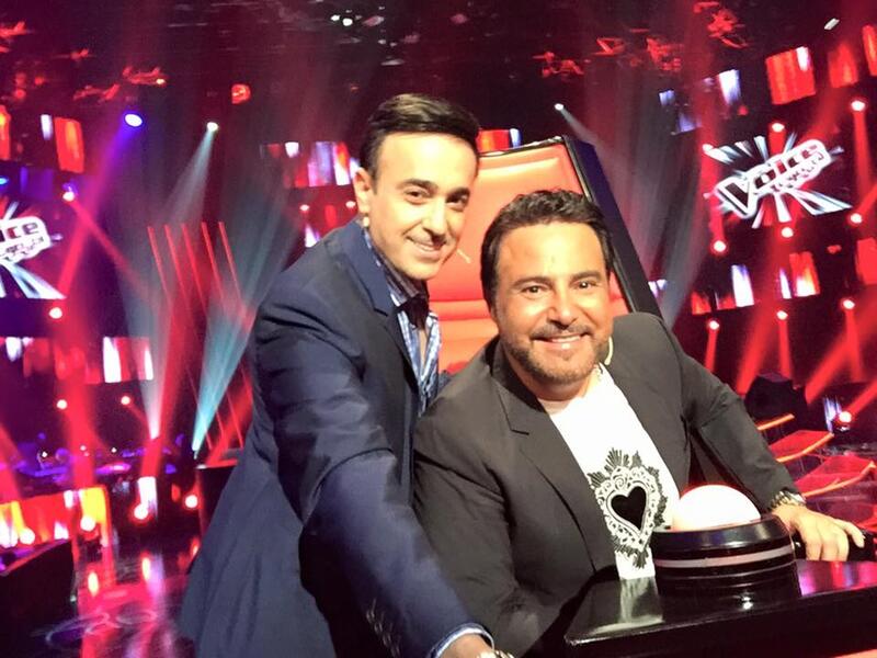 أما الفنان عاصي الحلاني فقد اتبع أسلوب الغزل في إقناع المتسابقات للإنضام اليه وكان يستعين في كثير من الأحيان باغاني الفنان كاظم الساهر للتغزل بالمتسابقات كما فعل مع المتسابقة لؤلؤة.