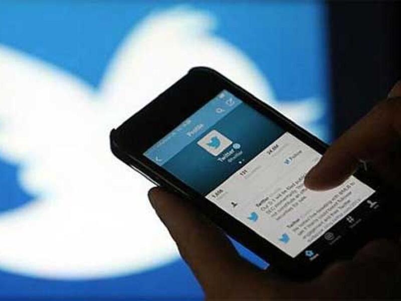 "حساب تويتر"عندما يكتشف الرجال أسراراً خطيرة عن زوجاتهم فإن الحياة الزوجية تصبح مهددة وبشدة بالانهيار، أحد الأزواج المحافظين اكتشف صدفة أن لزوجته حساباً على تويتر فلم يتوان عن فك رباط الحب والوفاء، لرفضه فكرة أن يكون لزوجته نشاطٌ على مواقع التواصل الاجتماعي.