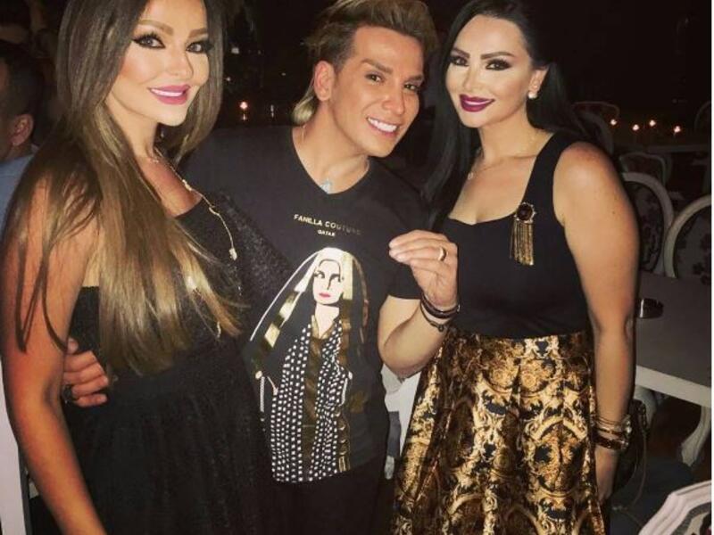 استضافت مؤخراً زين كرزون خبير التجميل المثير للجدل اللبناني فيفو وتعرضت لهجوم كبير بسبب استضافتها له لتقوم بالرد على كل من هاجمها بالشتم والسخرية، ونقلت العديد من المواقع ان هذا هو السبب الرئيسي لايقاف وسجن كرزون.