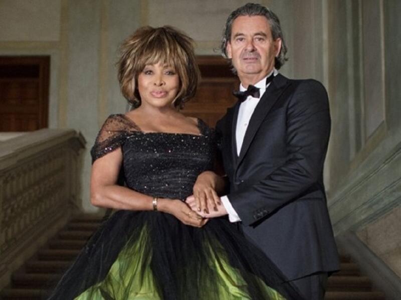 تينا تيرتر / إروين باخ: المغنية الأميركية تينا بقيت مع الموسيقي الألماني إروين منذ 30 عامًا، بفارق (16 عاما)
