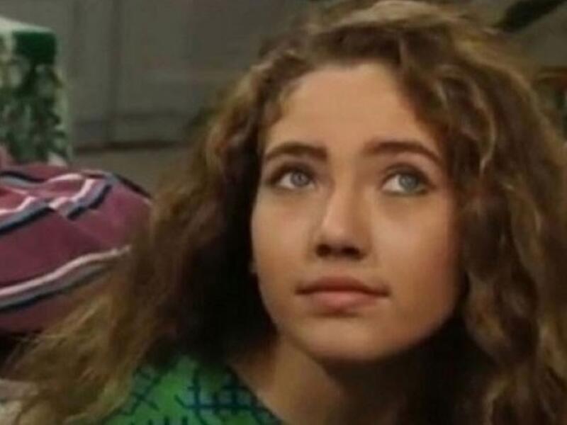 نشرت الفنانة السورية سلافة معمار أول صورة لها من مرحلة الطفولة. سلافة بدت في الصورة بنفس ملامحها الحالية، مما برهن على أنها لم تخضع لأية عمليات تجميلية، وان جمالها طبيعي. جمهور الفنانة السورية عبروا عن إعجابهم الشديد بصورتها، وأمطروها بتعليقات الغزل.