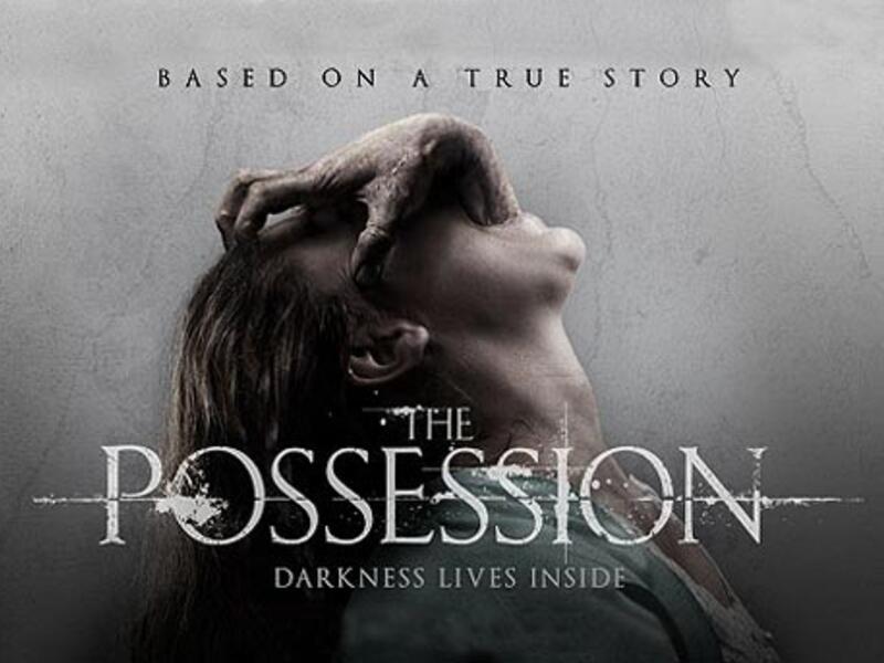 The Possession : فتاة تشتري صندوقًا عتيقًا لم تكن تعـرف طبعًا أنه يحتـوى على روح شريرة ملعونة من العصور الغابرة وان هذه الروح ستحل بها ، لتحولها إلى كائن مرعب
