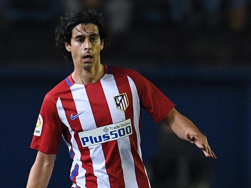 تياغو مينديش: انضم ليوفنتوس صيف 2007 وأمضى موسمين ونصف معه خاض خلالها 48 مباراة لم يكن مقنعاً خلالها، لكن وضعه في أتلتيكو مدريد كان مختلفاً، حيث استمر 8 مواسم، وشارك في التتويج التاريخي بلقب الدوري الإسباني 2013-2014، والوصول لنهائي دوري الأبطال مرتين في 2014 و2016.