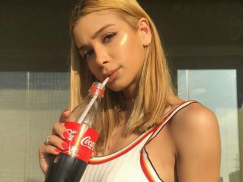 The Lebanese hottie is the daughter of Lebanese Diva Nawal Al Zoghbi and her 'ex husband' Elie Dib