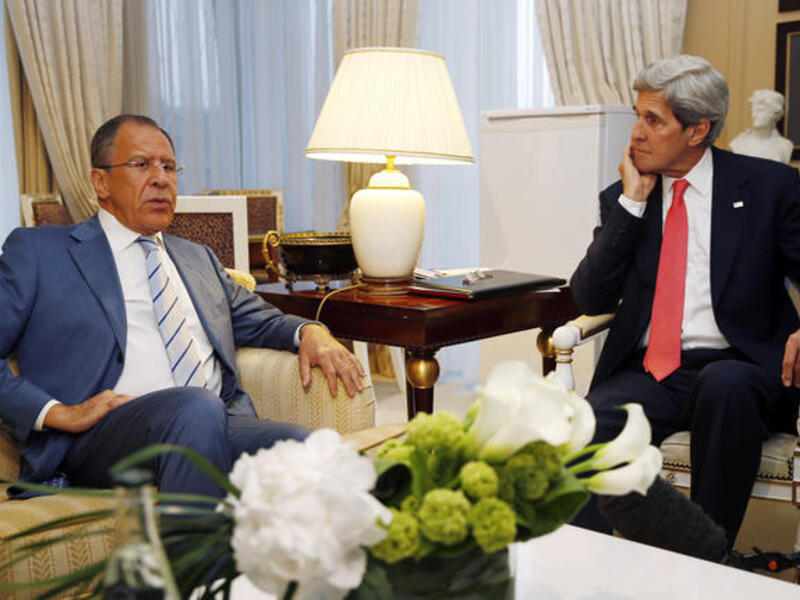 U.S. Secretary of State John Kerry (R) meets with Russian Foreign Minister Sergei Lavrov in Paris on May 27 (Jim Young/ Pool/ AFP)