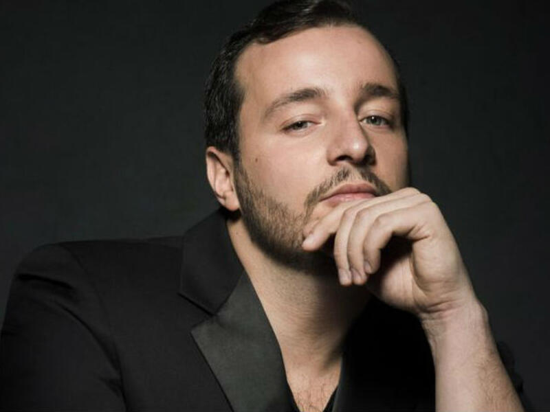 رئيس تحرير المجلة قال عن الأميرة: "سموها كريمة ونبيلة الحضور ورشيقة وابنة الملك الراحل المحبوب عبد الله، وهي أم لثلاثة أبناء تكرس حياتها لأسرتها ولفنها. قبولها وضع صورتها على غلاف عدد يونيو شرف كبير لي".