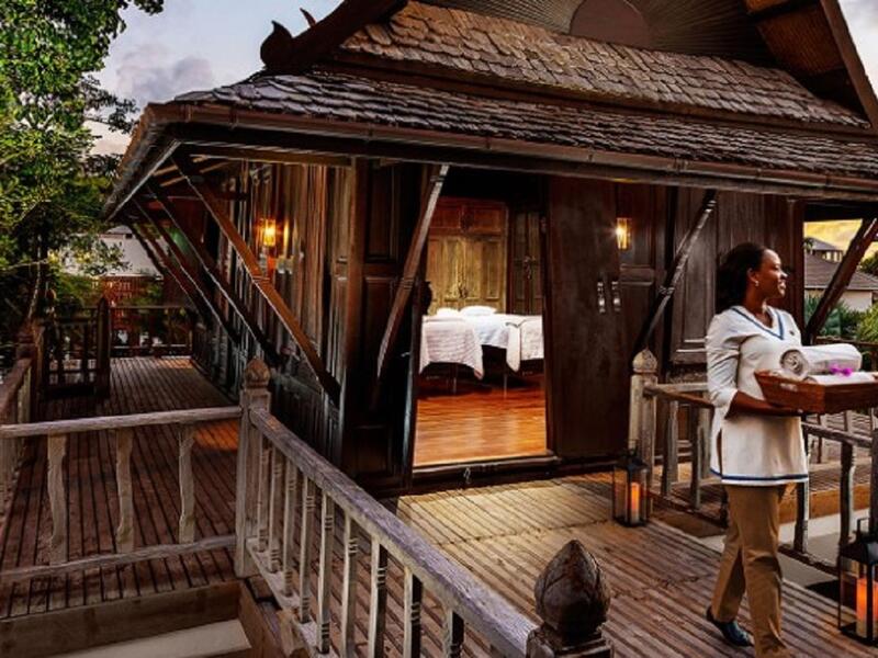 شيسيدو سبا في فندق  غليا (ميلان، ايطاليا)،  يقدم علاجات فاخرة منها العلاج الياباني والذي يعتبر العنصر الأول في العالم لمكافحة السبب الرئيسي لتلف الجلد والشيخوخة.