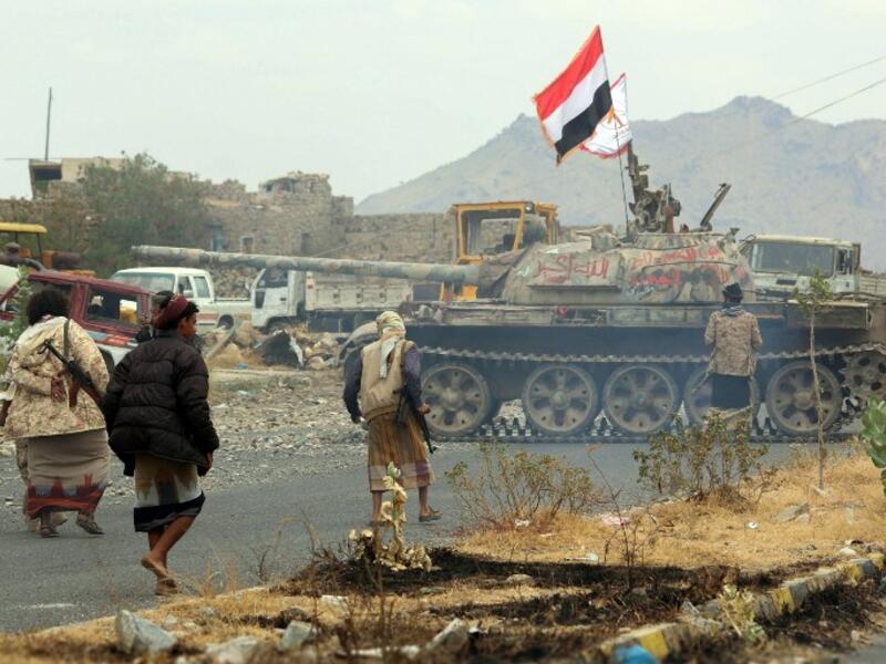 Fighters loyal to Yemeni government forces are seen near Taiz. (AFP/File)
