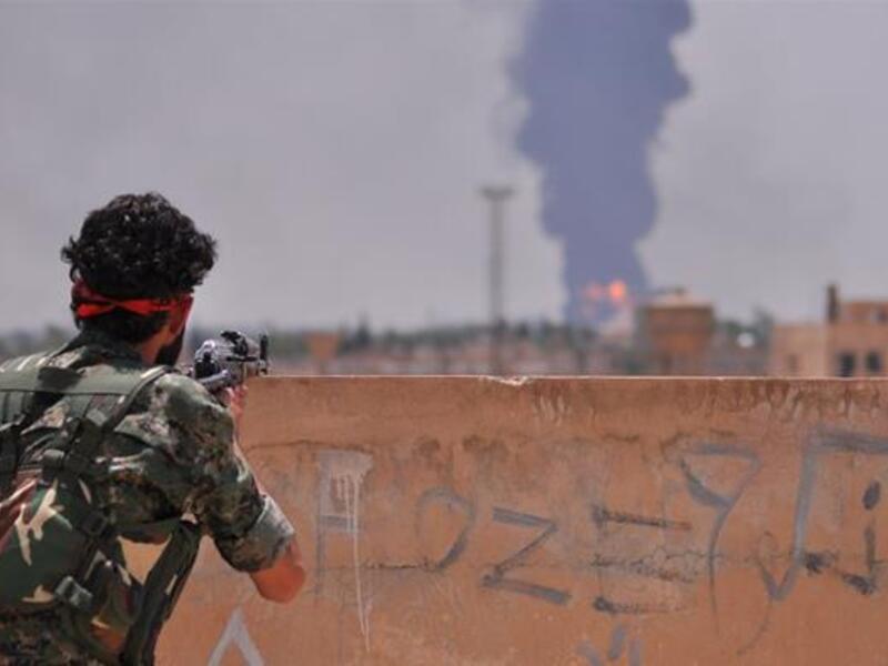 A YPG fighter on the frontline in Hasakeh. (AFP/Delil Souleiman)