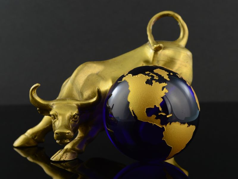 Stocks worldwide mixed, gold prices near 6-month high