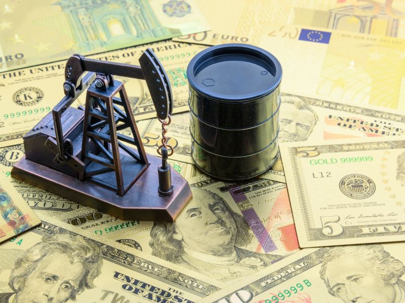 Oil prices down on OPEC+ uncertainty, US Dollar struggling