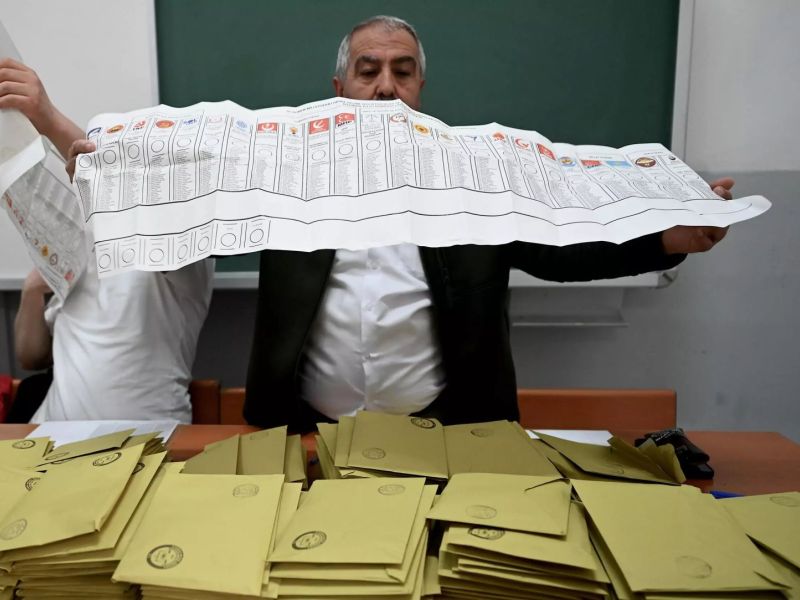 Turkish stocks fall as elections runoff approaches