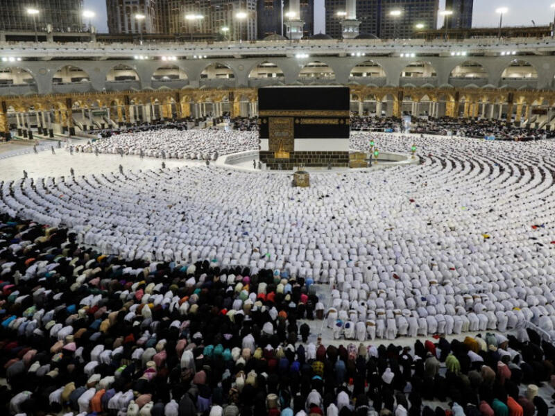 عزل مسؤولين بالمسجد الحرام "لتقصيرهما في مهامهما"
