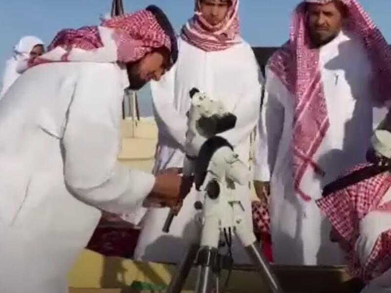 الهلال وُلد في سماء السعودية ورؤيته ممكنة من تمير وسدير