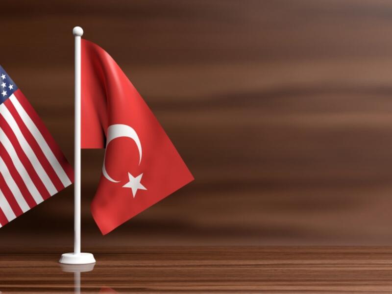 تركيا بحثت زيادة الصادرات التركية في قطاعات الطيران المدني والسيارات والمجوهرات والأثاث والمنسوجات والملابس