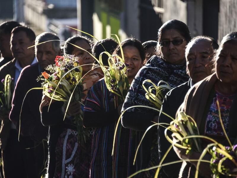 Catholic faithful take part the Palm Sunday procession on April 14, 2019 in San Pedro Sacatepequez, 30 km west of Guatemala City.  Johan ORDONEZ / AFP