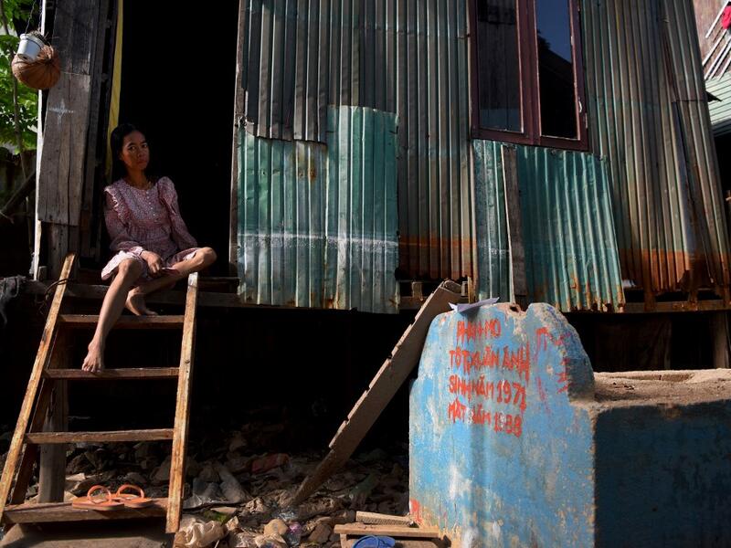 Graveyards may traditionally be the eternal resting place for the dead, but one cemetery in Phnom Penh is increasingly becoming a place to stay for the living as land disputes plague the nation’s poor.  TANG CHHIN Sothy / AFP