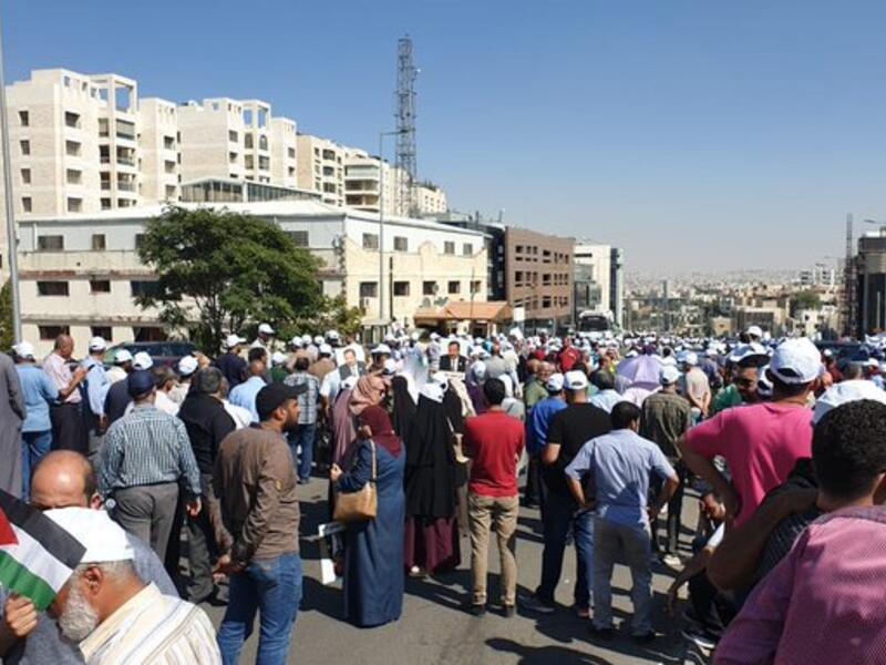 Teachers protest  (Twitter)