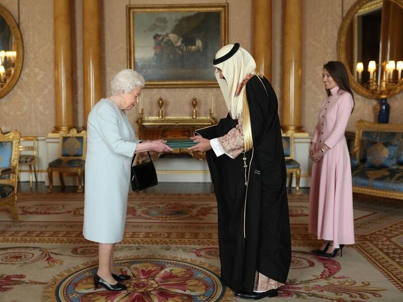 الأمير خالد يقدم أرواق اعتماده سفيرًا للسعودية لدى لندن