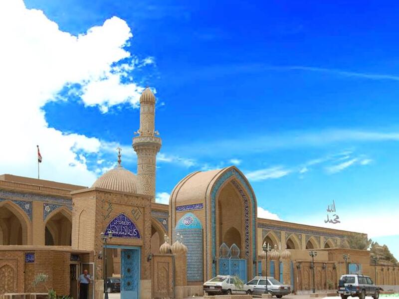 حاصل على درجة البكالوريس في الشريعة الإسلامية من كلية الإمام الأعظم في الموصل.