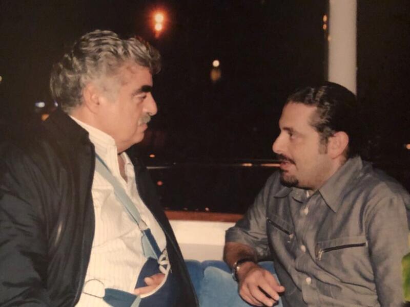 تسببت أزمة "شهود الزور" في قضية اغتيال رفيق الحريري، من قبل بعض الأحزاب ومنها حزب الله وحركة أمل والتيار الوطني الحر، قدم 11 وزيرًا استقالته من حكومته  لتعتبر مستقيلة بعد سقوط النصاب عنها.