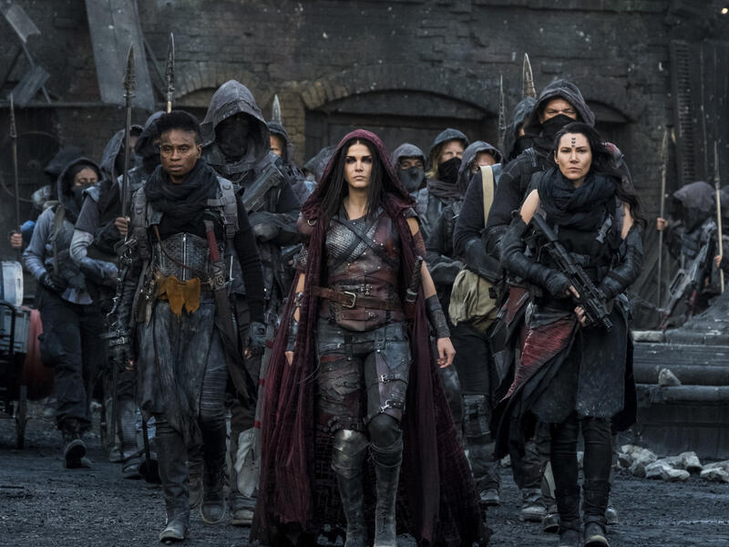 The 100: هو مسلسل دراما تيلفزيوني أمريكي يُحاكي نهاية العالم وما بعدها، عُرضت أولى حلقاته في 19 مارس، 2014. جُدد المسلسل لموسمه الأخير هذا العامم لنصل الى الحلقة رقم 100 فعلًا.
