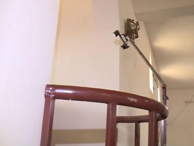 والد "الأستاذ" كان خطيبًا لجامع الفرقان في الموصل، وكان متأثرًا جدًا به، لأنه كان مفوهًا وبليغًا، يمتاز بالحصافة والبلاغة.