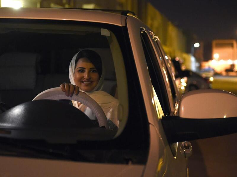 السماح للمرأة بقيادة السيارة لأول مرة: أقدم خادم الحرمين الشريفين الملك سلمان بن عبد العزيز بتحقيق حلم المرأة السعودية بقيادة السيارة، كما مكنها القرار أيضًا من العمل كسائقة أجرة تاكسي في التطبيقات المختصة بنقل الركاب.