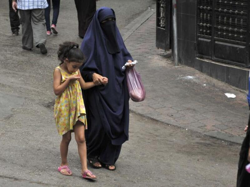 الجزائر: تم منع مسؤولات الحكومة من ارتداء أغطية الوجه في أماكن العمل، بدءا من أكتوبر/تشرين الأول 2018.