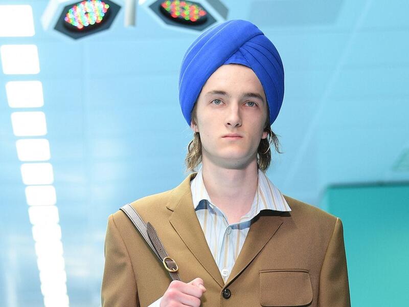 أثارت "غوتشي" جدلًا عارمًا بسبب عمامة "Indy Full Turban" والتي تتشابه مع تصميم العمامات التي يرتديها الملايين من السيخ حول العالم، وشعر أشخاص من مجتمع السيخ بالإهانة واتهموها بالاستحواذ الثقافي.