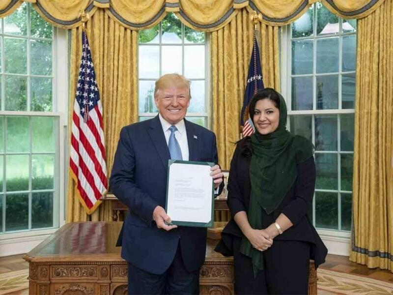 رؤية 2030 منحت المرأة الحق فى تولى المناصب القيادية: اقتحمت المرأة السعودية سوق العمل، وتولت مناصب فى موقع صنع القرار وتم تعيين الكثير من النساء في مناصب سياسية وقيادية وشاركت المرأة السعودية في الحياة السياسية والاجتماعية والأكاديمية. 