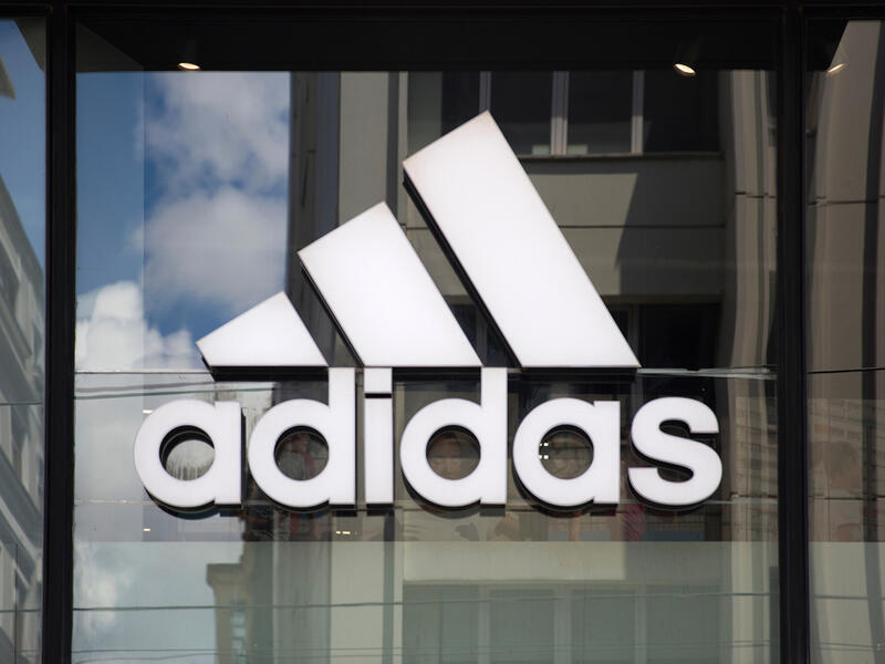 9. Adidas.. ليست حلم كرة القدم!