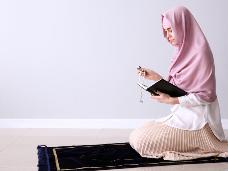 يجلب القيام الرزق لصاحبه من الأموال والبنين