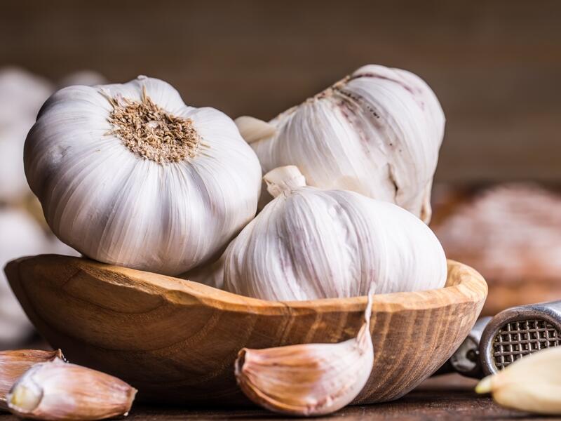 فوائد الثوم على الريق
