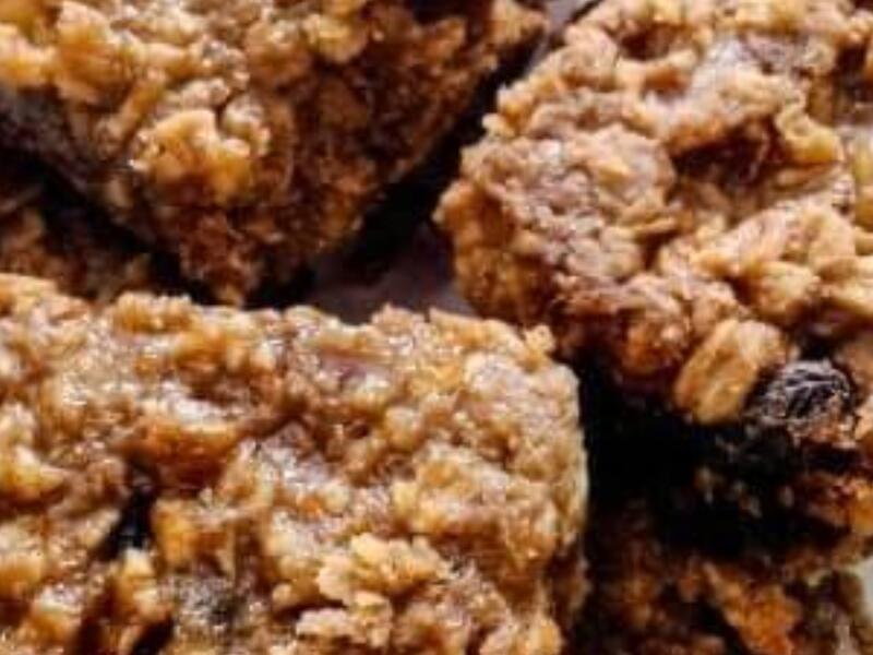 مربعات زبدة الفستق بالموز والشوفان