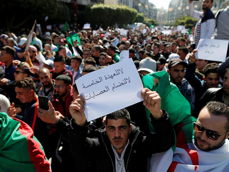  بن صالح وافق على 6 إجراءات تخص موقوفي المسيرات، وفتح وسائل الإعلام أمام معارضين