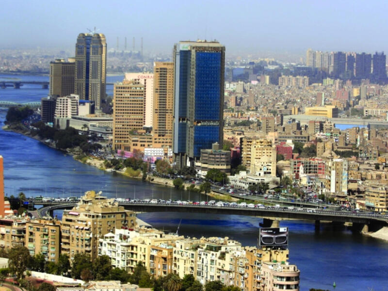 قضية أشعلت غضب المصريين.. دكتور جامعي منع طالبة من دخول الحمام فتبولت على نفسها أثناء الامتحان