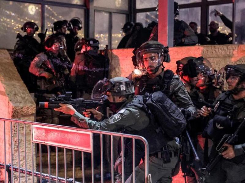 Israeli Police Beat, Arrest Palestinian Protesters in Jerusalem