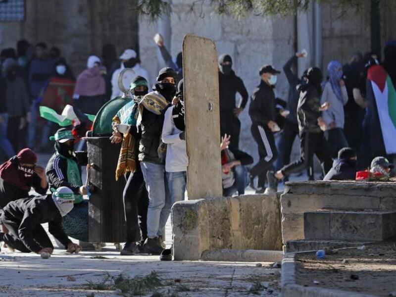 Palestinian Protesters Confront Israeli Police During Ramadan