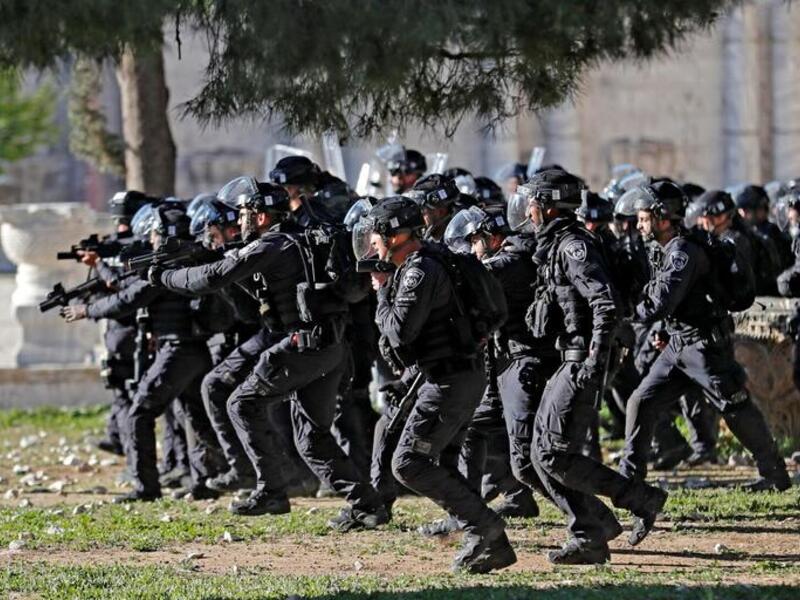 Palestinian Protesters Confront Israeli Police During Ramadan