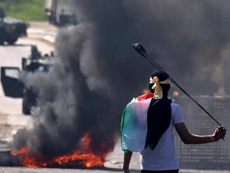 Palestinian Protesters Confront Israeli Police During Ramadan